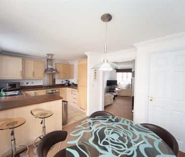 House - Detached For Rent Wyncliffe Gardens, Cardiff - Photo 5