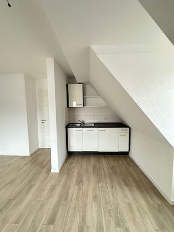 ***Charmanter Altbau, gemütlicher Grundriss, Einbauküche, Bad mit Fenster, Außenstellplatz*** - Foto 2