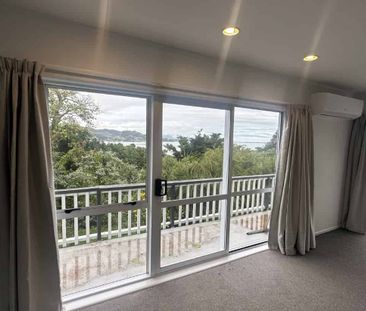 STUNNING HARBOUR VIEWS IN ONERAHI - Photo 2