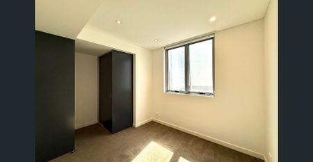 Spacious Three-Story Town house in Green Square For Rent - Photo 3