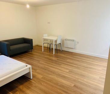 Studio to rent - Photo 1