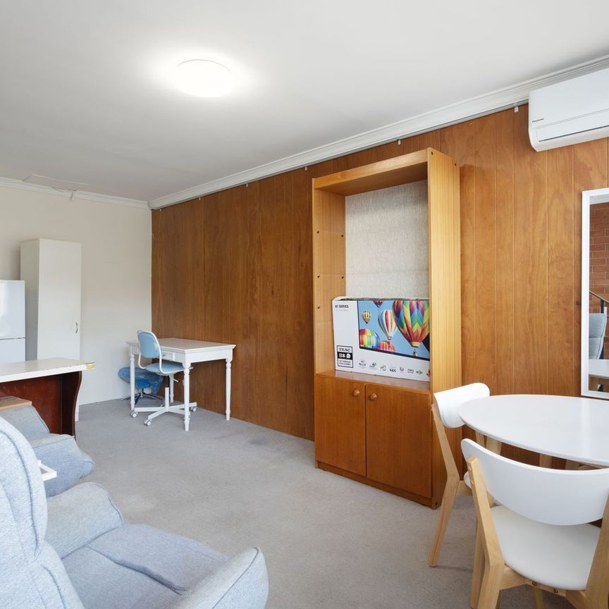 Split-Level Apartment with Private Courtyard in Prime Location - Photo 1