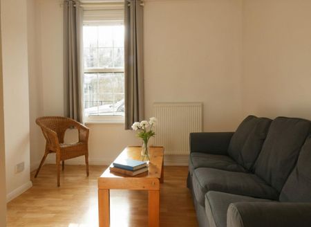 4 bedroom end of terrace house to rent - Photo 2