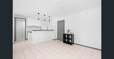 Spacious North-Facing Apartment with Two Car Parks & Resort-Style Living - Photo 2