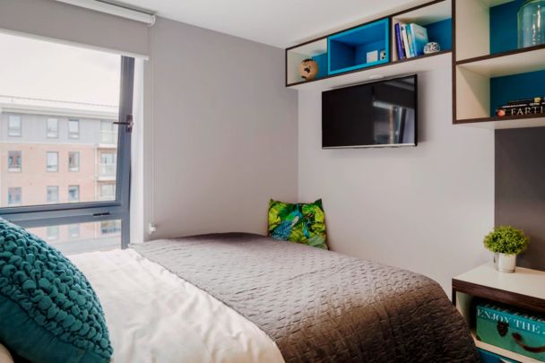 Bright studio close to Headingley Campus - Photo 1