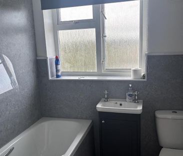 4 bedroom semi-detached house to rent - Photo 4