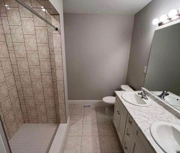 For Lease - 307 Chapelhill Drive, Kitchener, Ontario - Photo 6