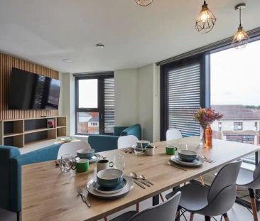 Large Classic Ensuite (Top Floor) - Photo 2