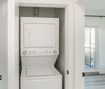 Birmingham: Gold Accents – Executive Suite – 710 Westminster, Winni... - Photo 4