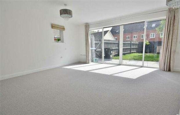 Old Woking, Woking, GU22 - Photo 1