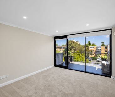 LIGHT FILLED APARTMENT IN HEART OF MOSMAN VILLAGE - Photo 4