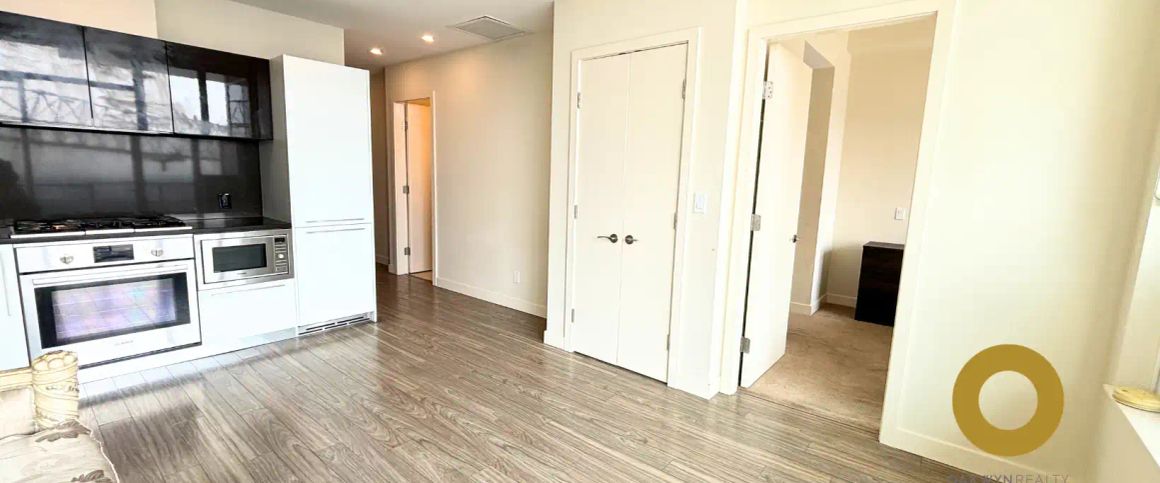 Modern & Sleek 2 Bed, 2 Bath in the Heart of Metrotown!! — 1606 - Photo 1