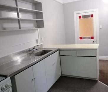 Bush-surrounded 2 bed flat in Aro Valley - Photo 5