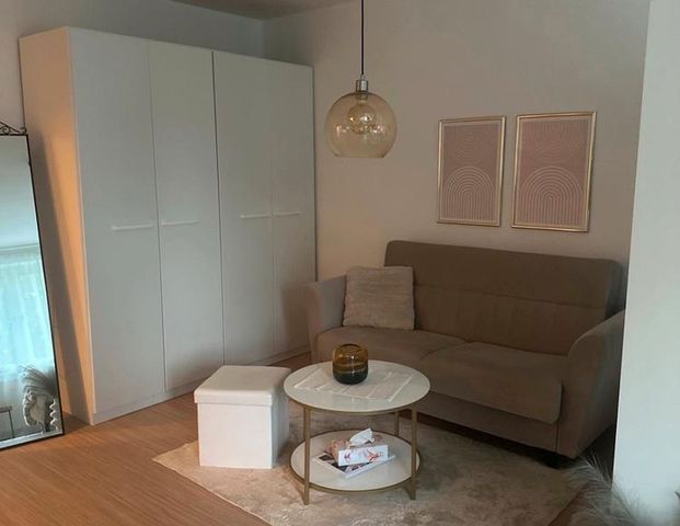 Wg Zimmer Wohnung für Mitbewohner/in Neu renoviert und möbliert - Foto 1
