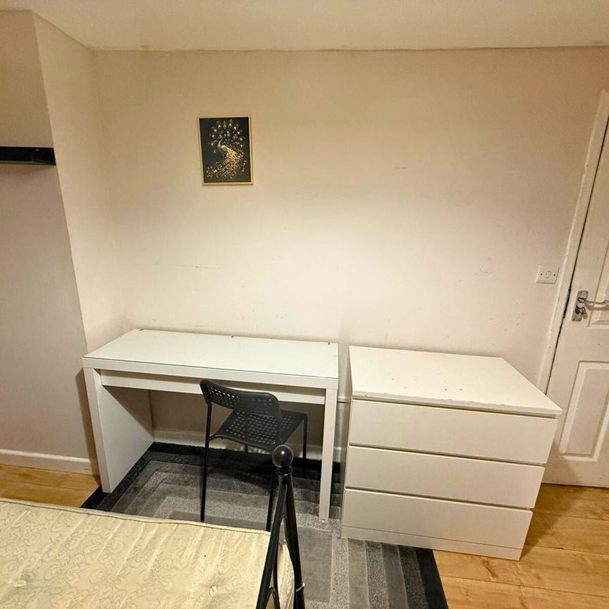 Room in a Shared House, East India Dock Road, E14 - Photo 1