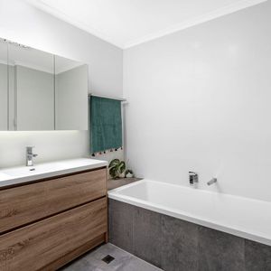 Modern & Ultra Convenient 2 Bedroom Townhouse - Photo 2