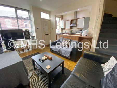 3 Bedroom Mid Terraced House for rent in Lumley Avenue - Photo 2