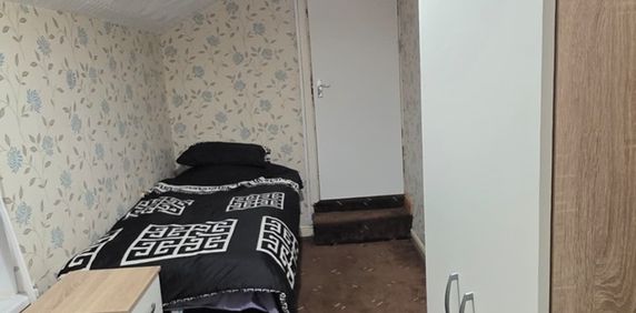 Room in a Shared House, Colonial Road, B9 - Photo 2