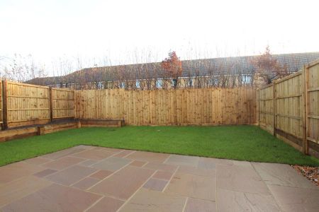 3 bedroom semi-detached house to rent - Photo 5