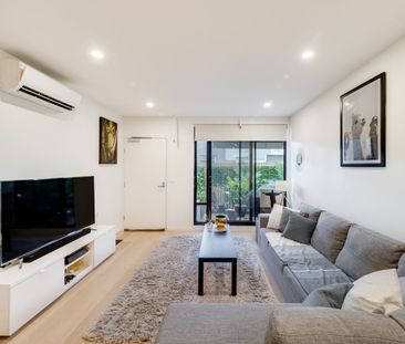 Private & Convenient Living with a Dedicated Study in Coburg - Photo 2