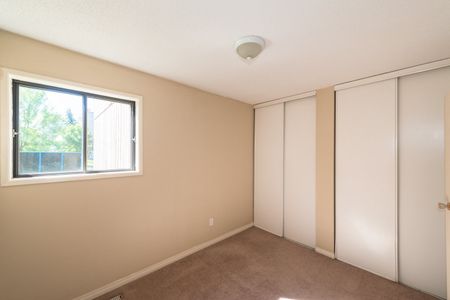 Warwick Apartments - Photo 5