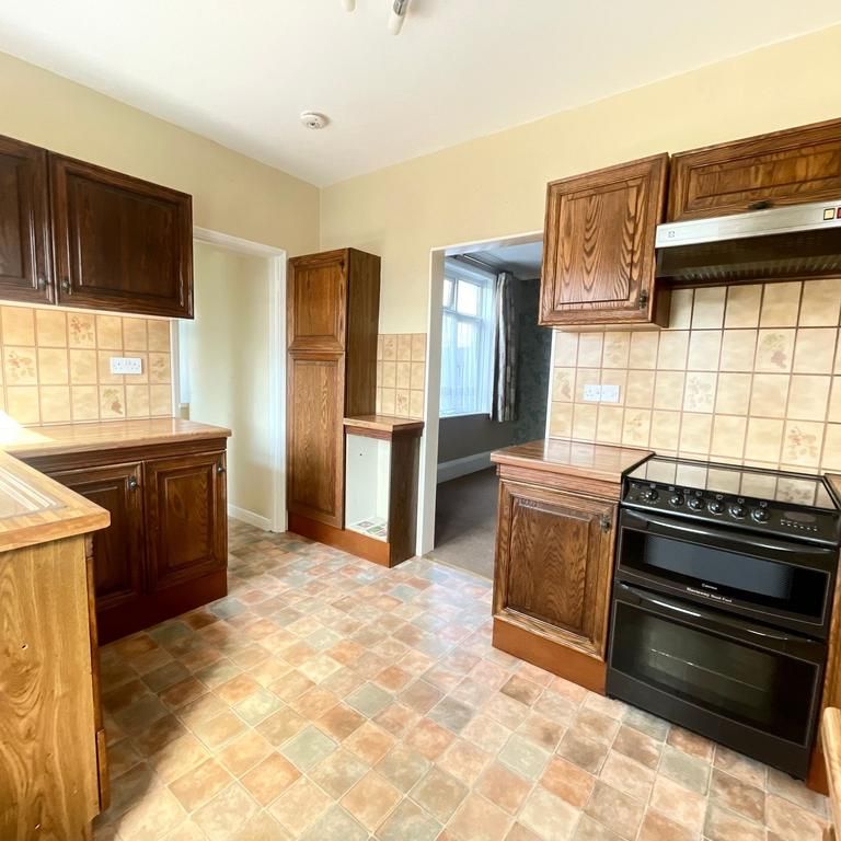 4 bedroom property to rent - Photo 1