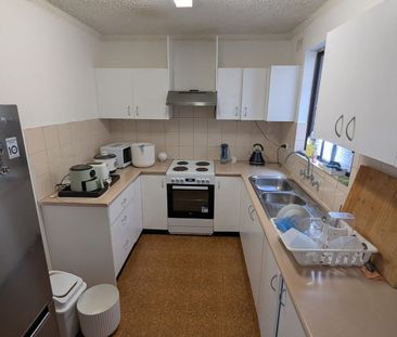Fully Furnished 2-Bedroom Apartment | Walk to Station & Shops - Photo 5