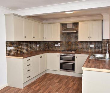 3 bedroom semi-detached house to rent - Photo 5