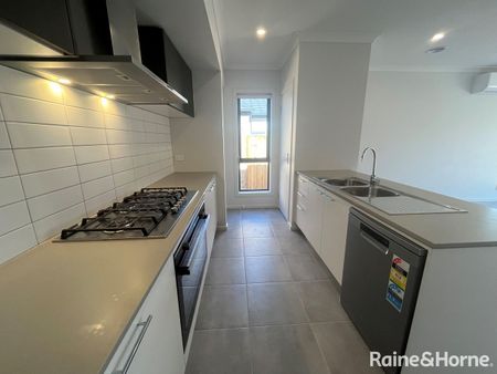 47 Clipstone Crescent, Fraser Rise, VIC 3336 - Photo 5