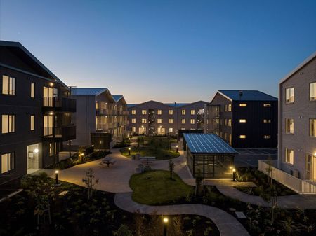 Cute, Light 2 bedroom 2 bathroom Apartment - Photo 3