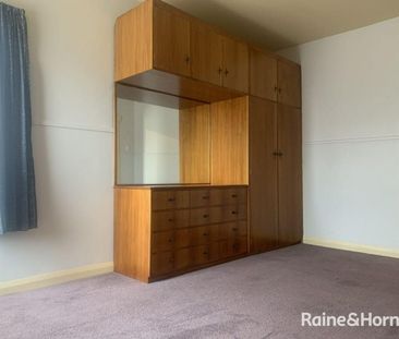 Low maintenance three bedroom home! - Photo 2