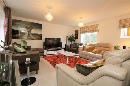 4 bedroom detached house to rent - Photo 2