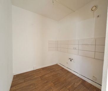 Großes Wohnzimmer + offener Grundriss + modernes Bad - Photo 6