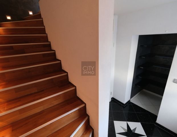 Luxuriöse Dachgeschosswohnung mit Balkon, Einbauküche und Schreinereinbauten - Foto 1