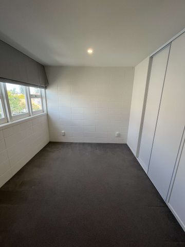 Modern two-bedroom unit in Parnell - Photo 2