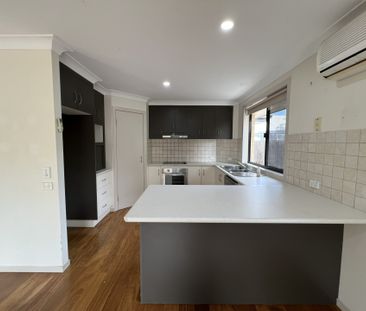 Spacious Three Bedroom Home in Central Ballina - Photo 2