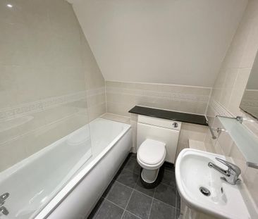 1 bedroom in a house share to rent - Photo 4