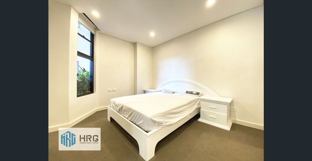 Gorgeous Ground Floor 2-Bedroom Apartment with Expansive Terrace in the Heart of Zetland! - Photo 1