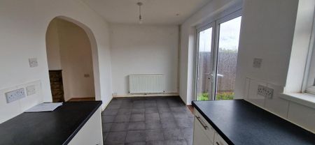 2 bedroom end of terrace house to rent - Photo 5