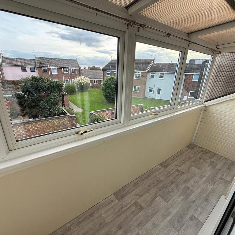 2 bedroom end of terrace house to rent - Photo 1