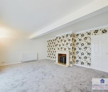 5 bedroom bungalow to rent - Photo 2