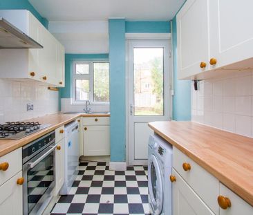 4 bedroom terraced house to rent - Photo 3