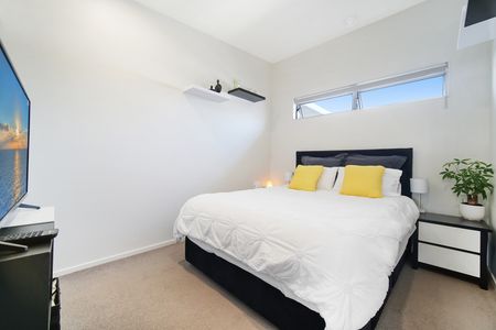 Prime Ponsonby Location on the top level of this smart complex. - Photo 3