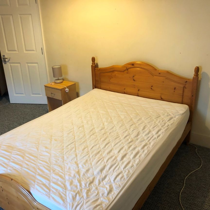 Room in a Shared House, Lee High Road, SE13 - Photo 1