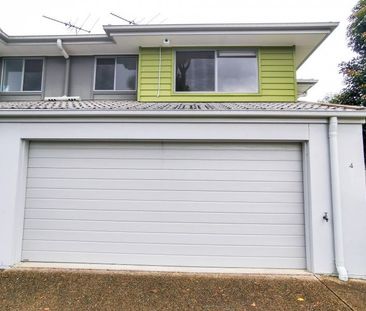 Modern 3 Bedroom Townhouse Available in Lakefield Park! - Photo 2