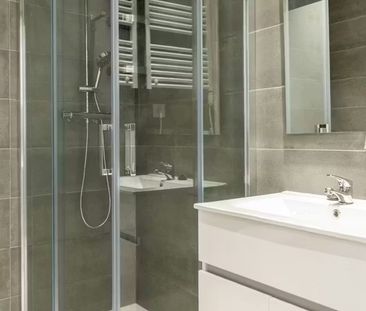 Carrer de l'Antiga Travessera, L'Hospitalet de Llobregat, Catalonia... - Photo 6