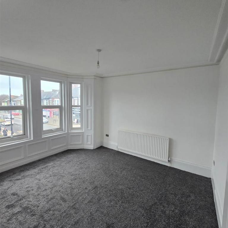 8 bedroom house to rent - Photo 1