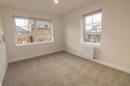 3 bedroom semi-detached house to rent - Photo 4