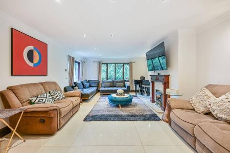 5 bedroom detached house to rent - Photo 2