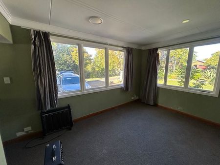 Large family home with huge garden space - Photo 3